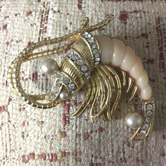 Hattie Carnegie Vintage Crawfish Rhinestone and Pearl Brooch - Picture 6 of 7